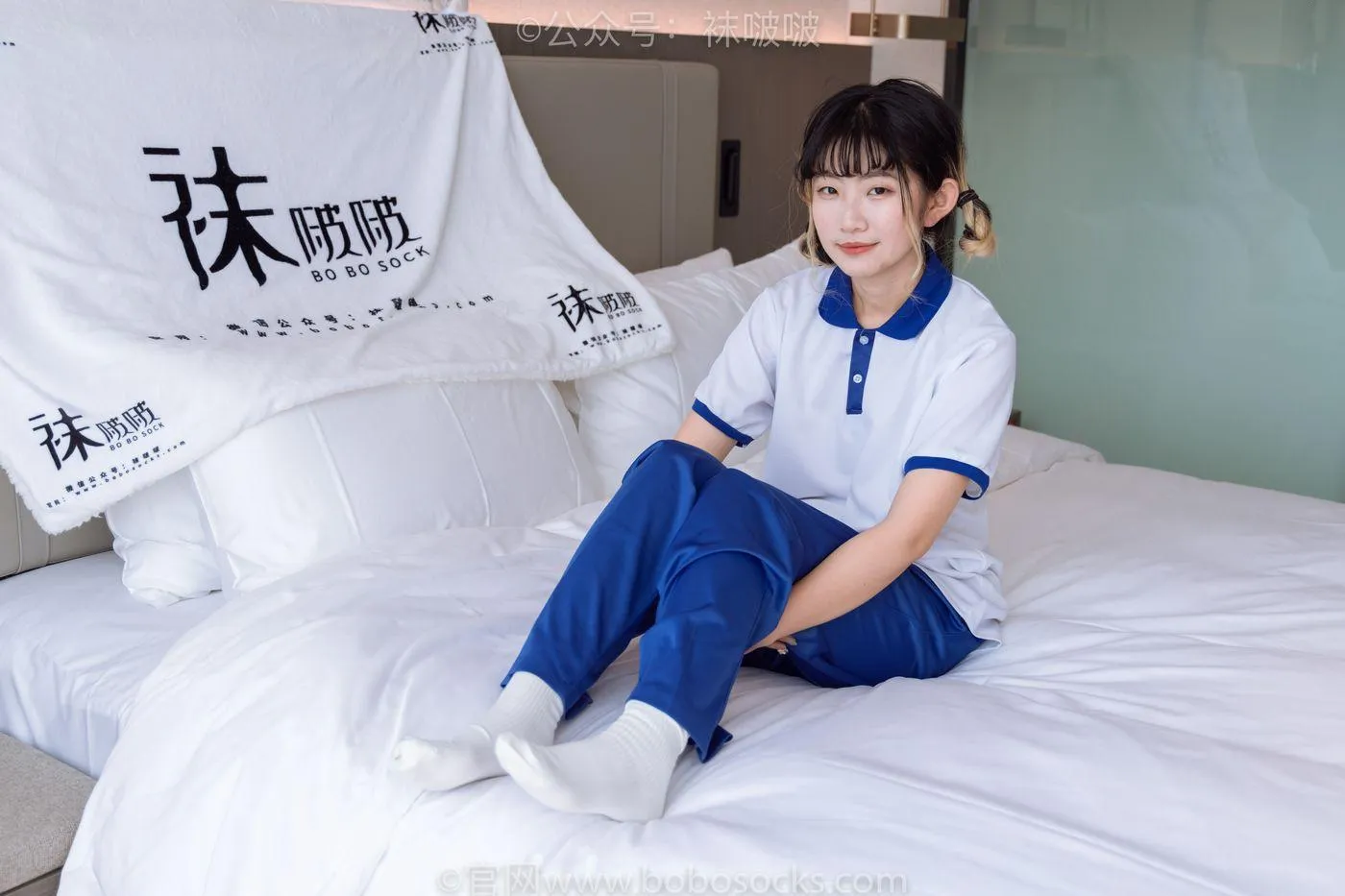[BoBoSocks袜啵啵]NO.042 砂糖-校服、板鞋、白棉袜、油亮白丝 [139P]插图7